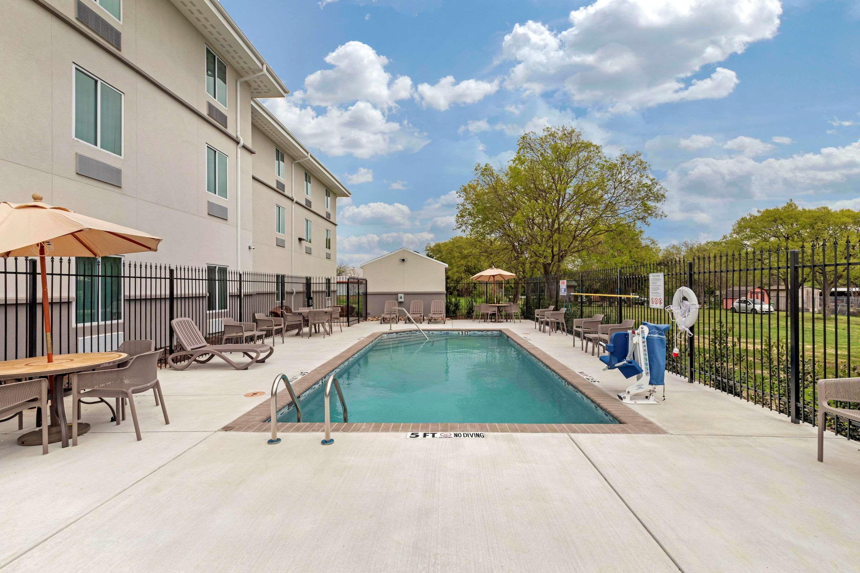 Mainstay Suites Lancaster Dallas South Exterior foto